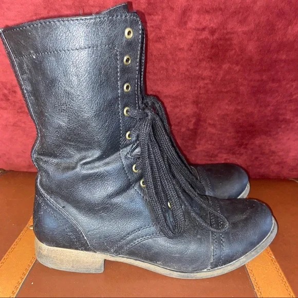 Boots - Picture 4 of 6